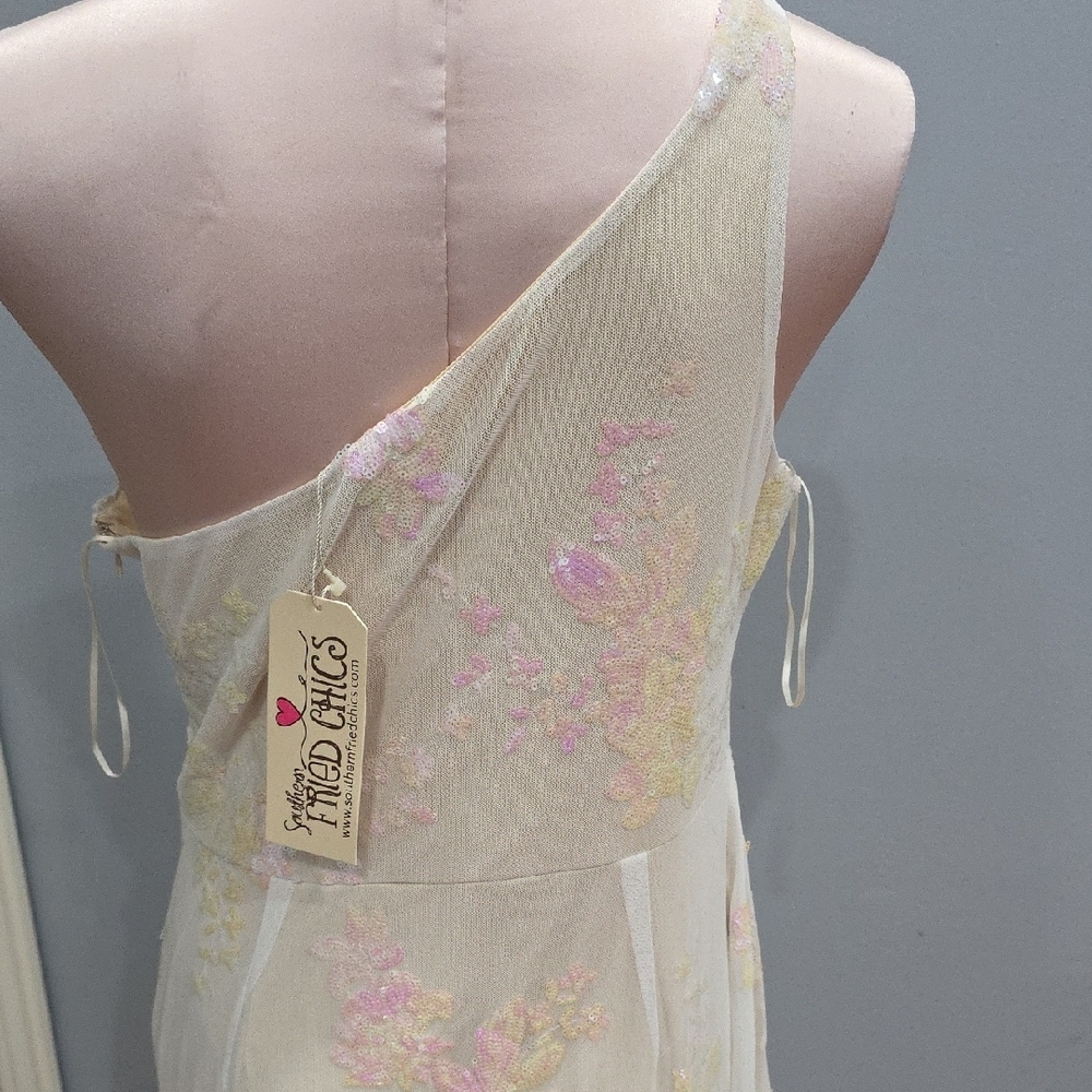 Elegant One-Shoulder‎ Cream Dress - Picture 4 of 6
